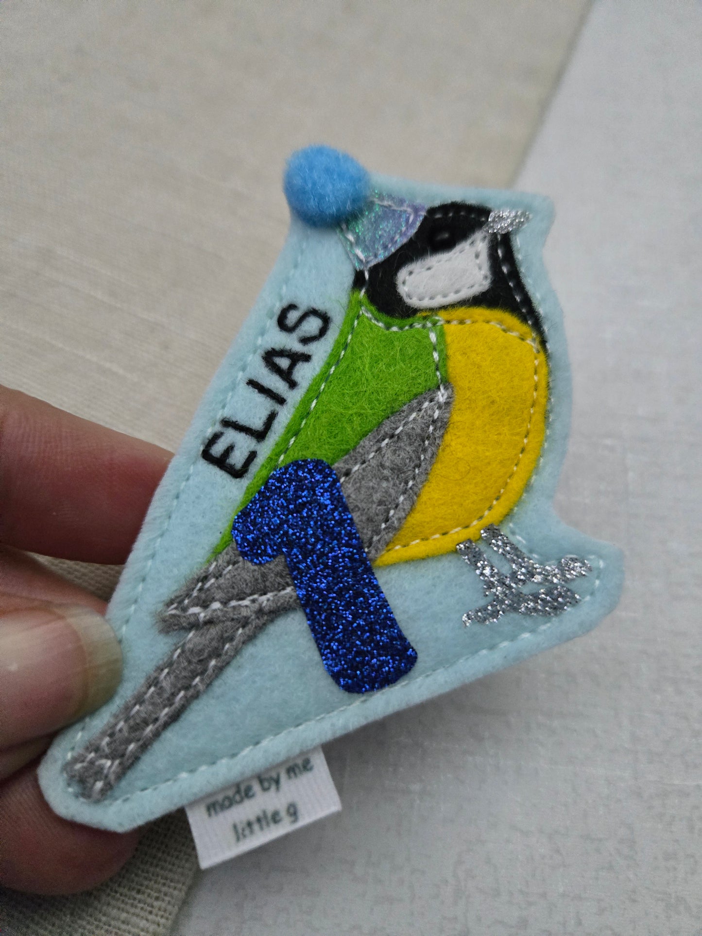 Garden birds birthday badge