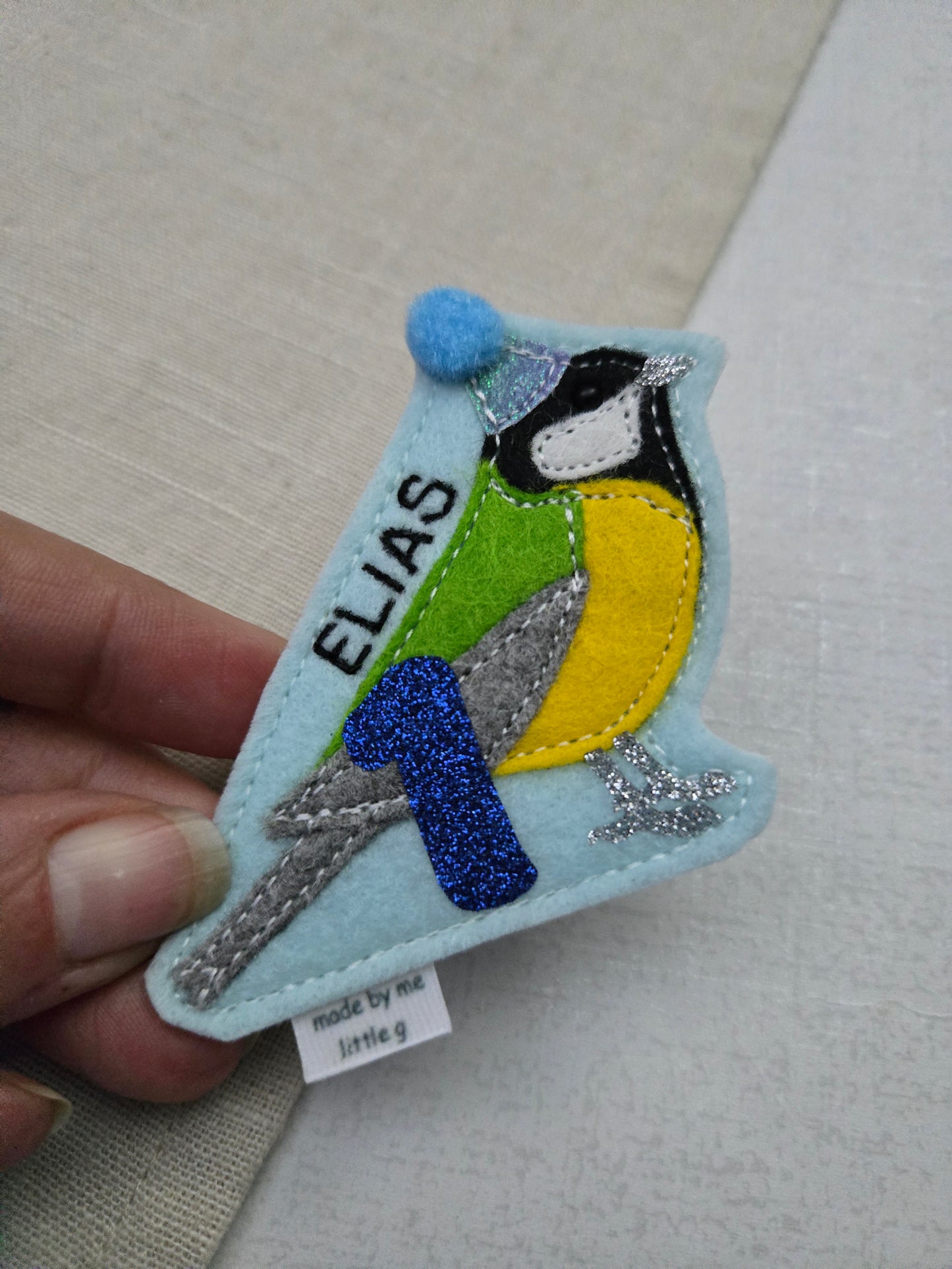 Garden birds birthday badge