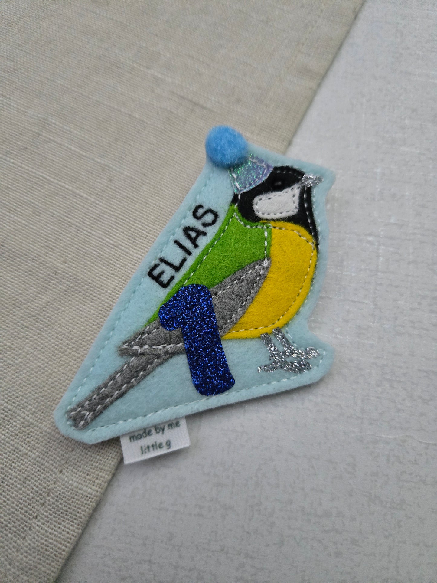 Garden birds birthday badge