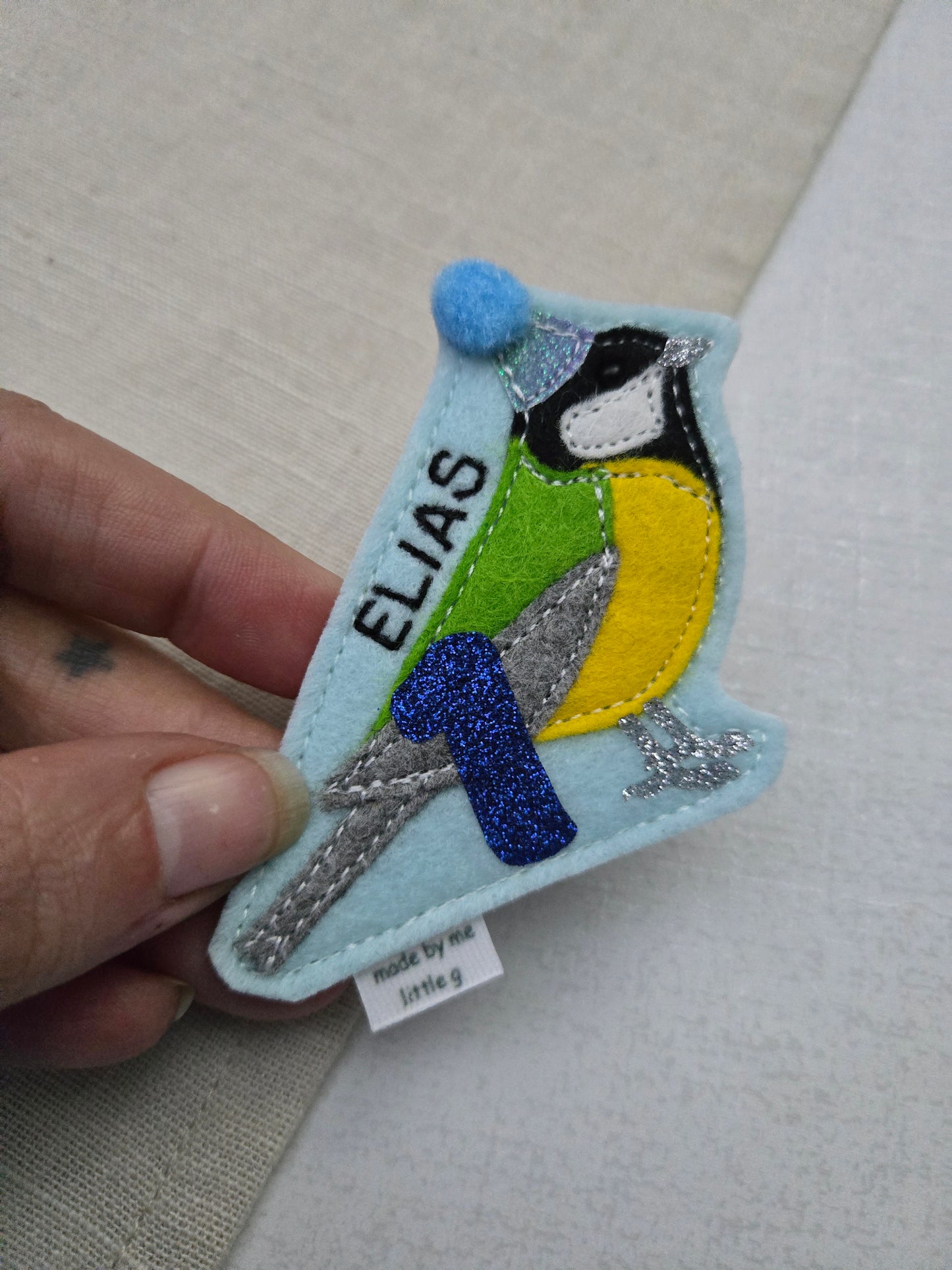 Garden birds birthday badge