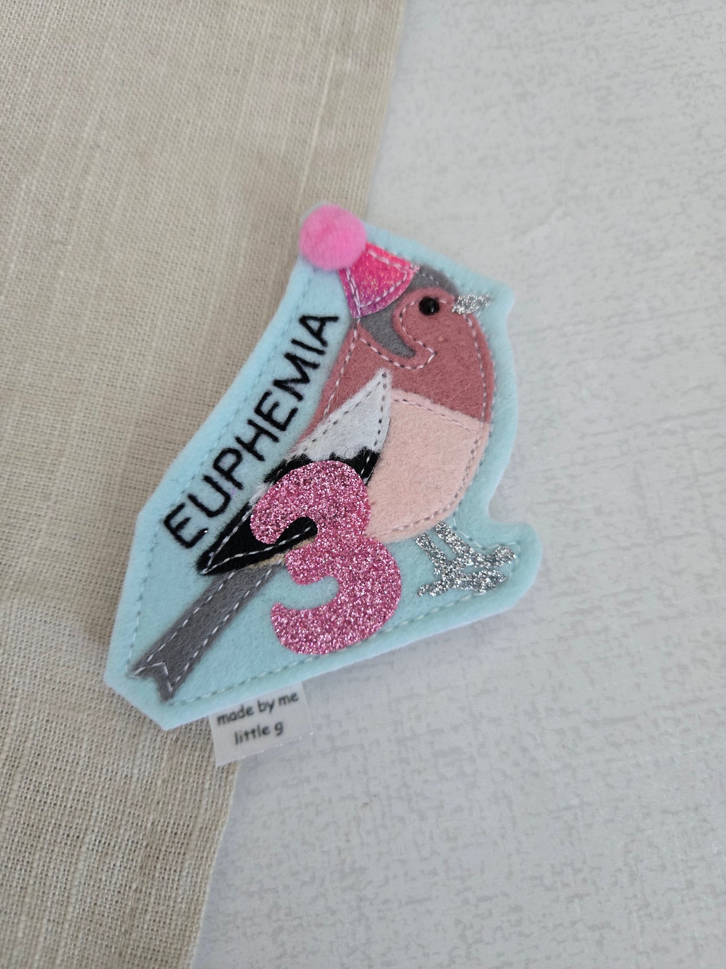 Garden birds birthday badge